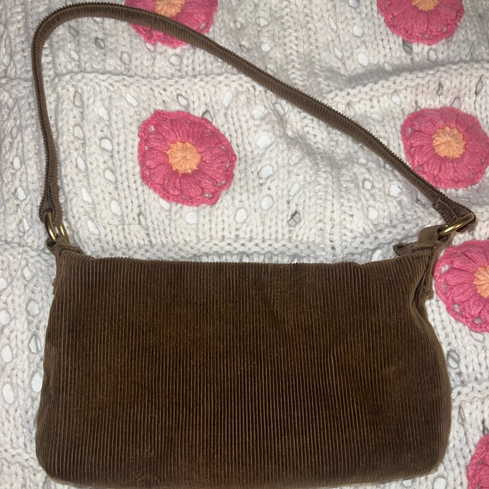 Brandy Melville shoulder back